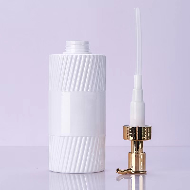 Botol Gel Mandi Sampo Bahu Datar 500Ml Ramah Lingkungan Kemasan Emulsi Pompa Plastik Penekan Garis Hitam Putih untuk Penggunaan Lotion Botol Gel Mandi Sampo Bahu Datar 500Ml Ramah Lingkungan Kemasan Emulsi Pompa Plastik Penekan Garis Hitam Putih untuk Penggunaan Lotion