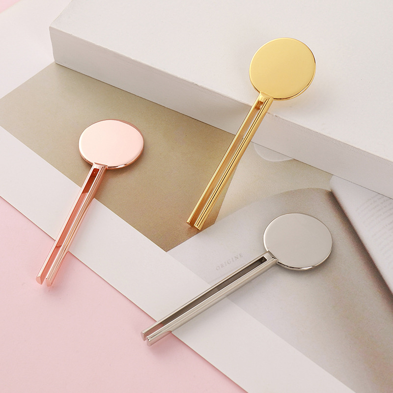 Pemeras Tabung Bentuk Kunci Putar Kosmetik Kunci Pemeras Tabung Pasta Gigi Bergulir dengan Dispenser Berdiri Pemeras Tabung Logam